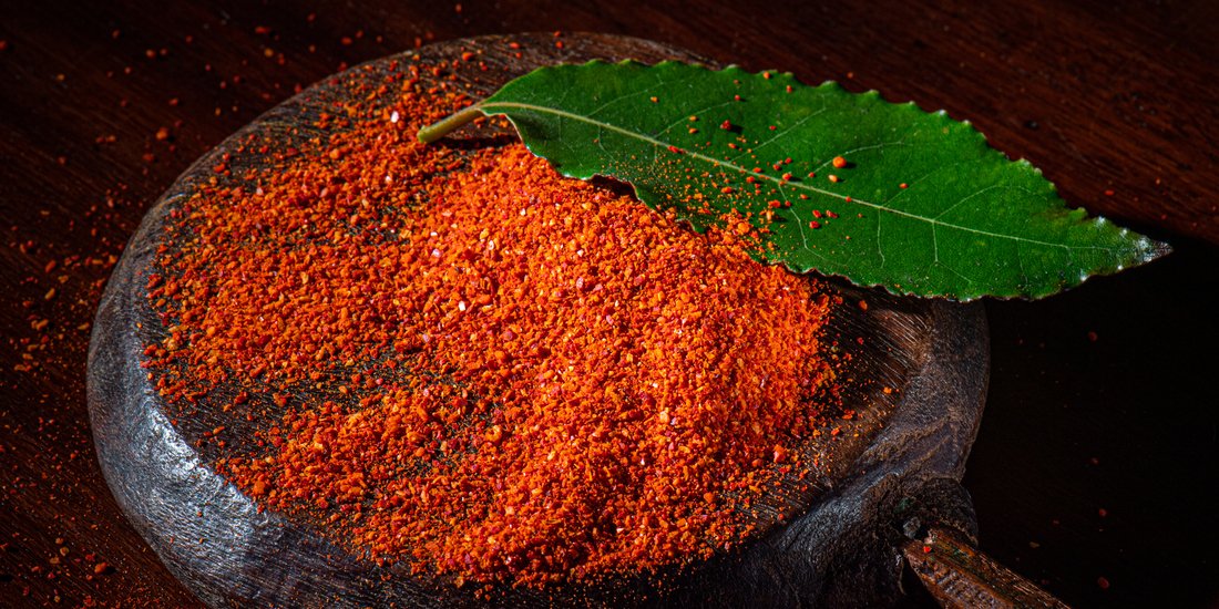 Photo de piment du Béarn séché et concassé