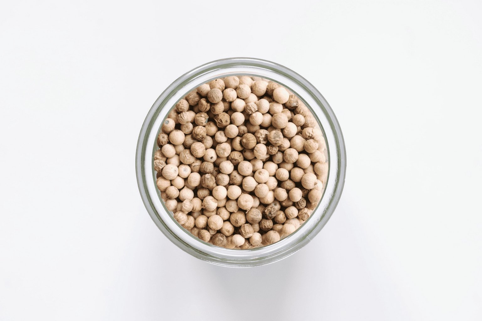 Photo de grains de poivre Malabar blanc